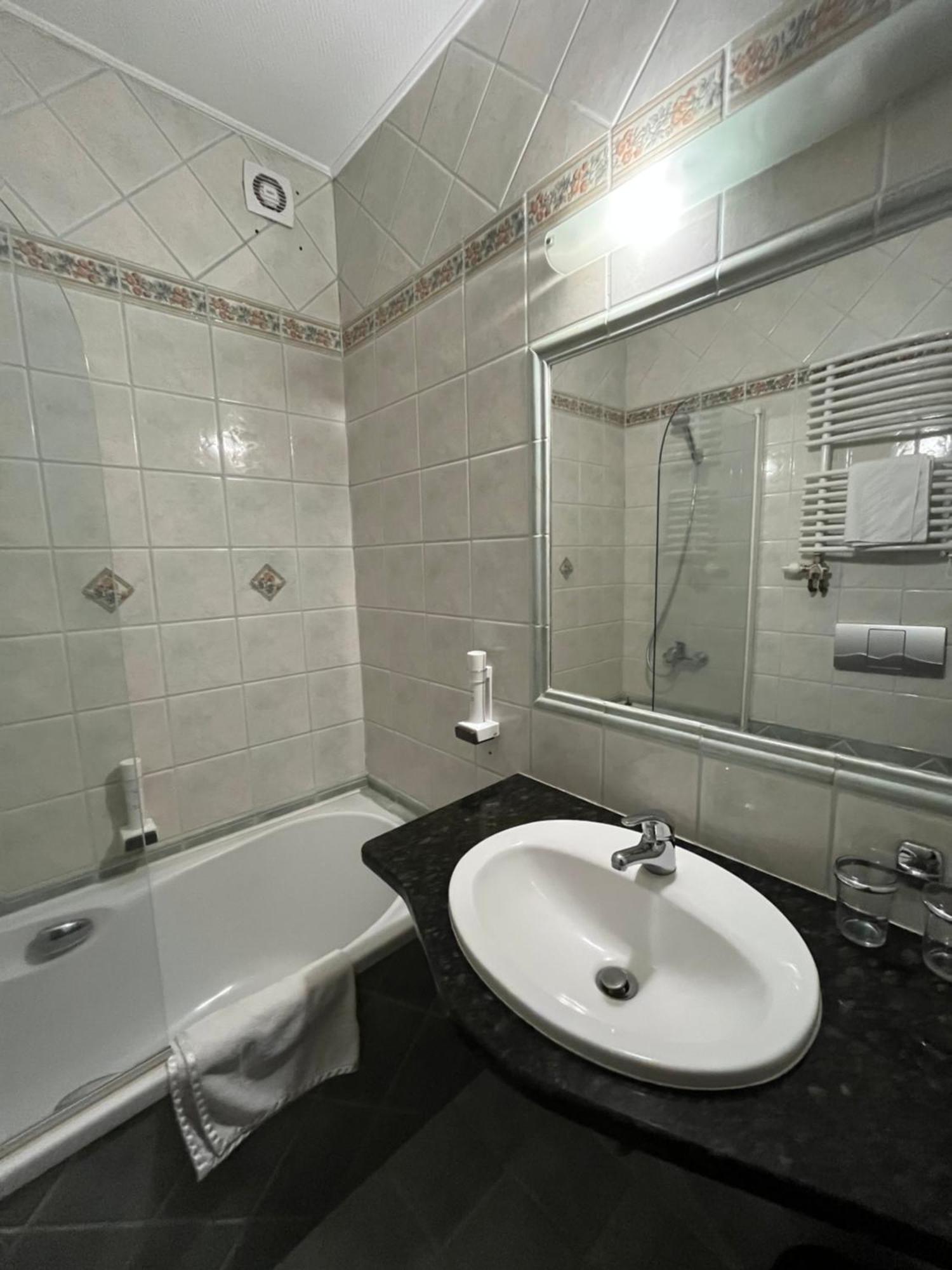 Hotel Wagner Szombathely Buitenkant foto
