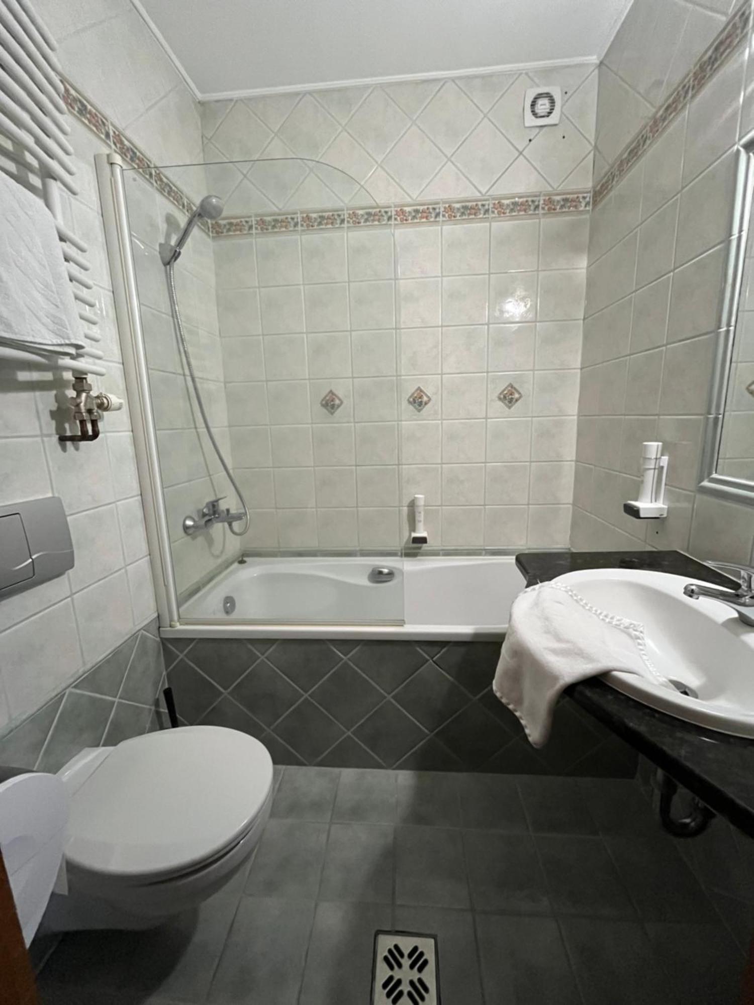 Hotel Wagner Szombathely Buitenkant foto