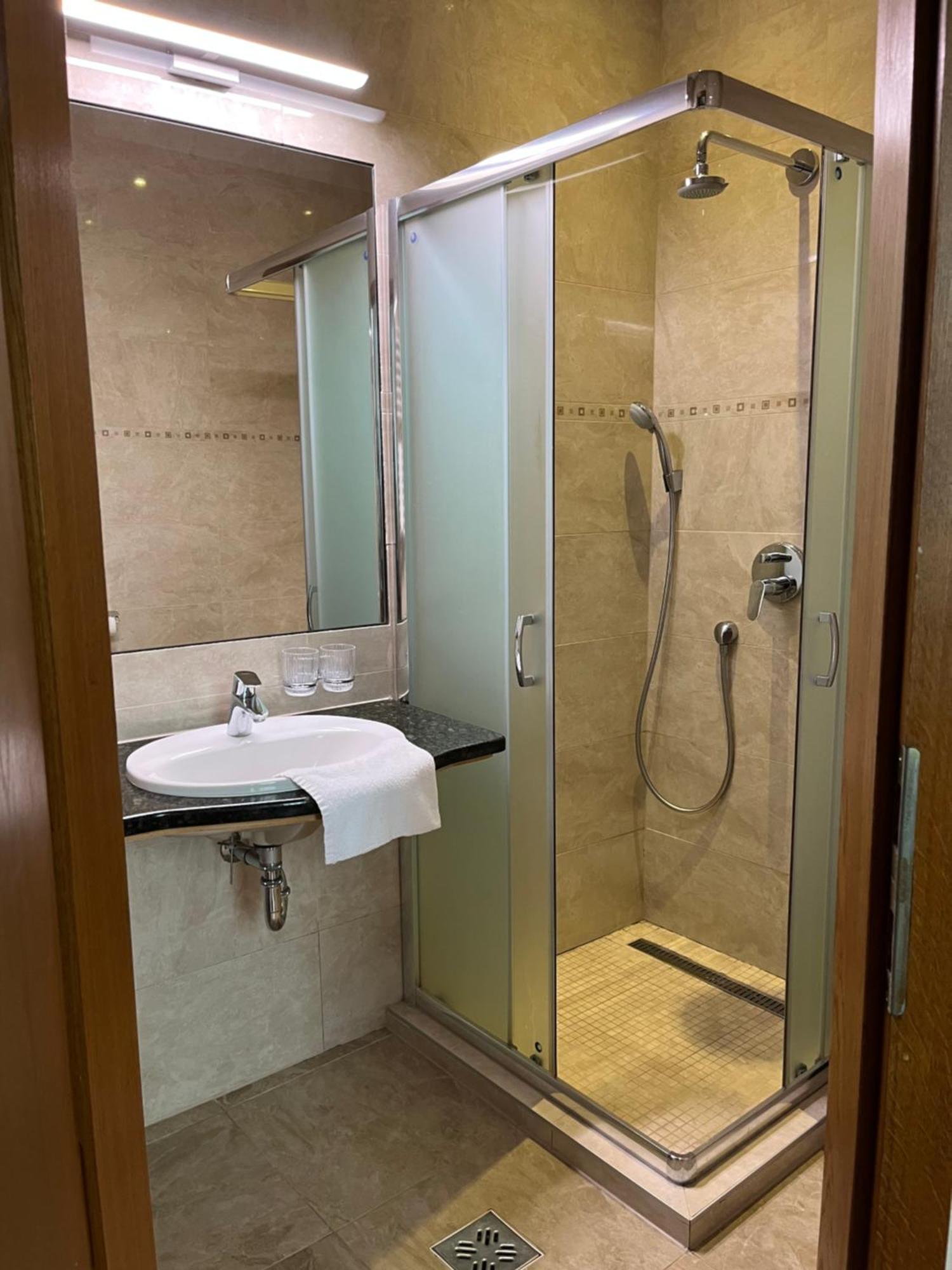 Hotel Wagner Szombathely Buitenkant foto